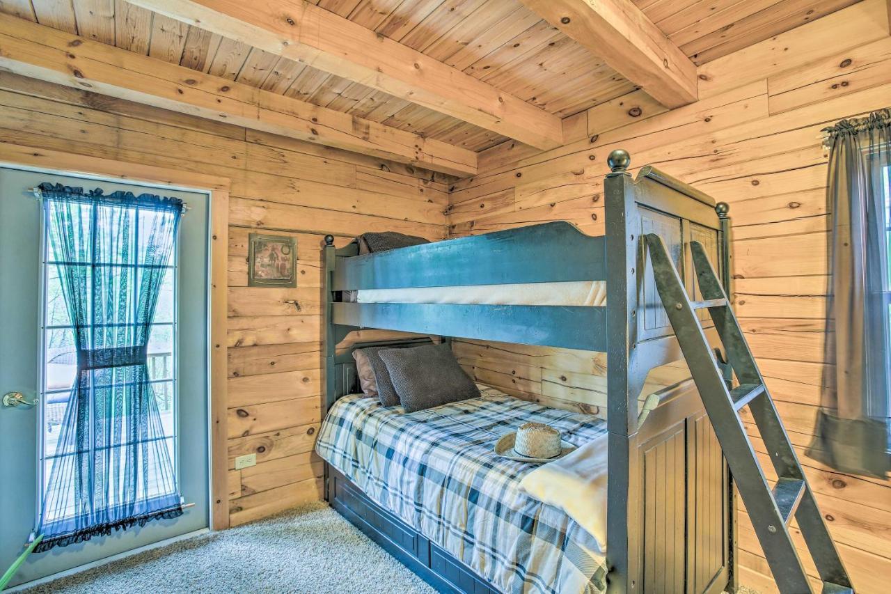 Resort Cabin With Fire Pit Golf, Hike And Play! Rothbury Exterior foto